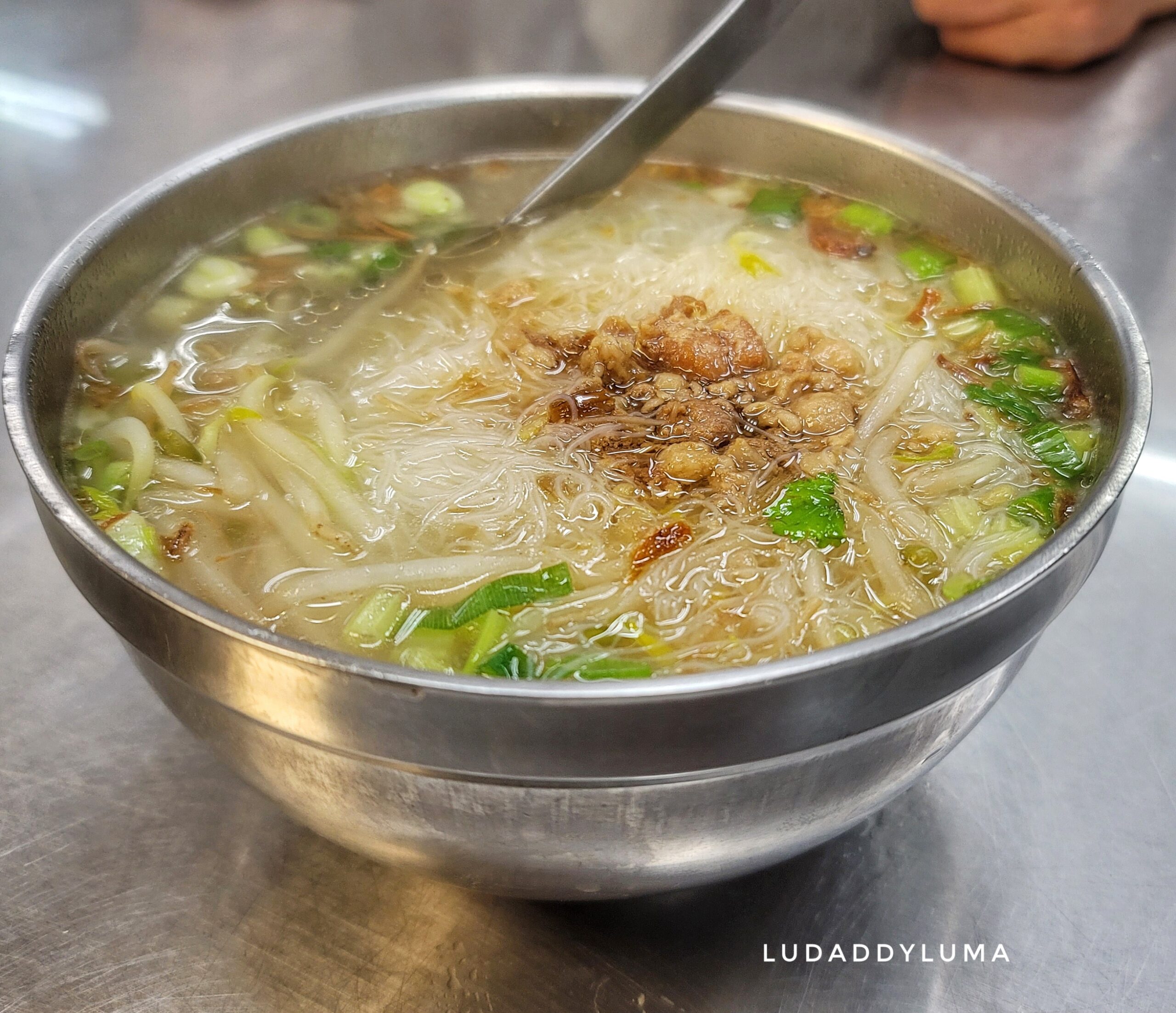 【天母美食】士東市場方媽媽小吃店│眷村媽媽的好手藝，各式麵點加黑白切