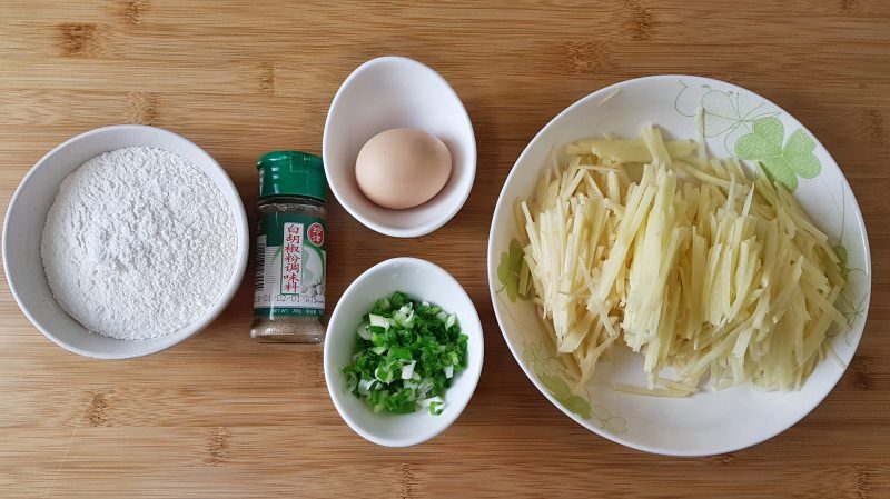 馬鈴薯煎餅食譜｜口感軟糯老少咸宜，作法簡易的馬鈴薯絲煎餅