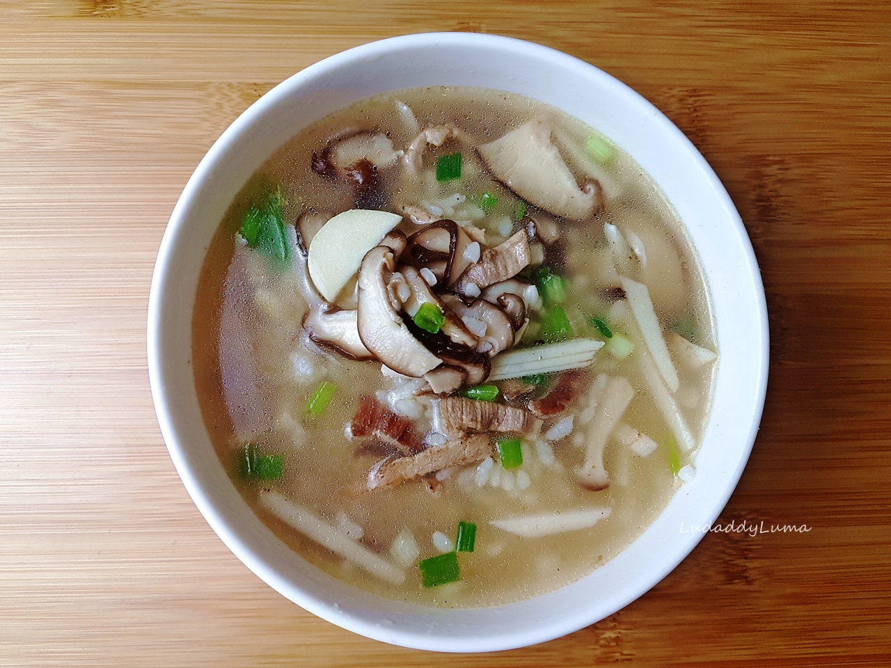 香菇竹筍粥食譜，經典的古早味鹹粥，香氣四溢的筍子鹹稀飯 @露老爸&amp;露瑪