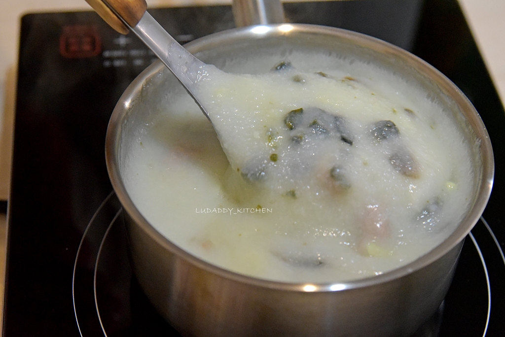 【食譜】簡易快速看不見米粒口感綿密的經典皮蛋瘦肉粥