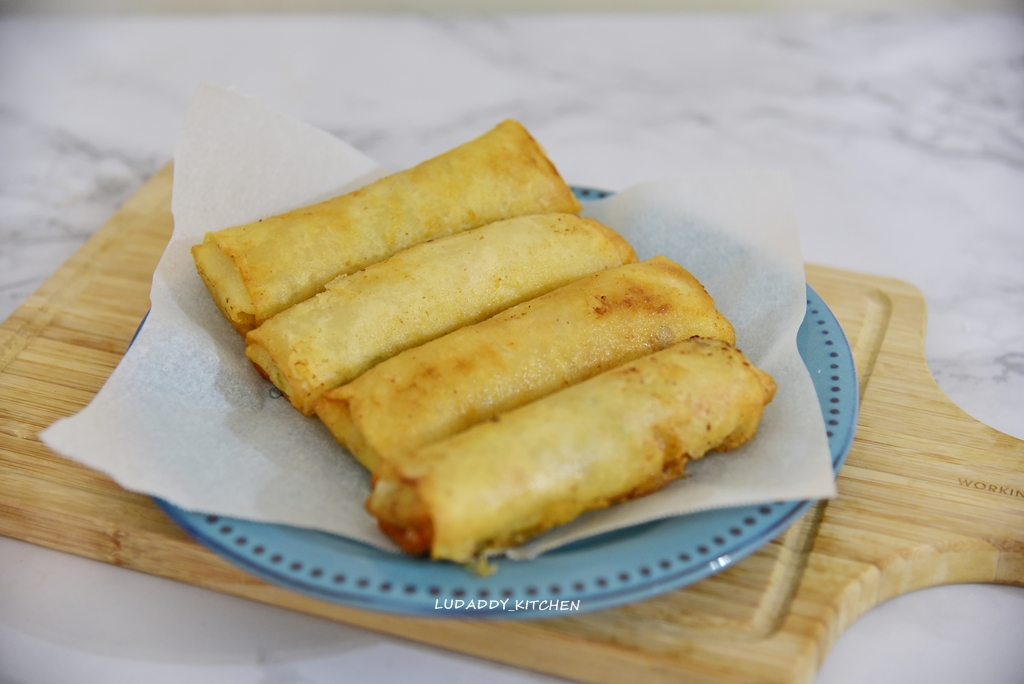 【食譜】炸春捲│外皮酥脆、內餡豐富的鮮蝦韭黃鮮肉春捲