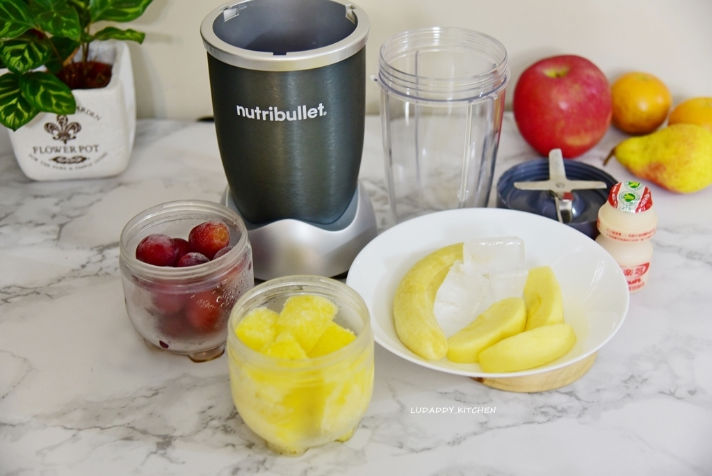 【Nutribullet 600W高效營養萃取機】美國暢銷營養萃取機/秒殺蔬果細胞壁/食物營養全面吸收/操作簡單/小資美型家電