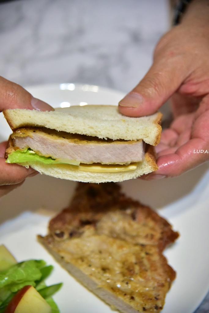 【大成食品】分量扎實道地台灣風味的極厚排骨