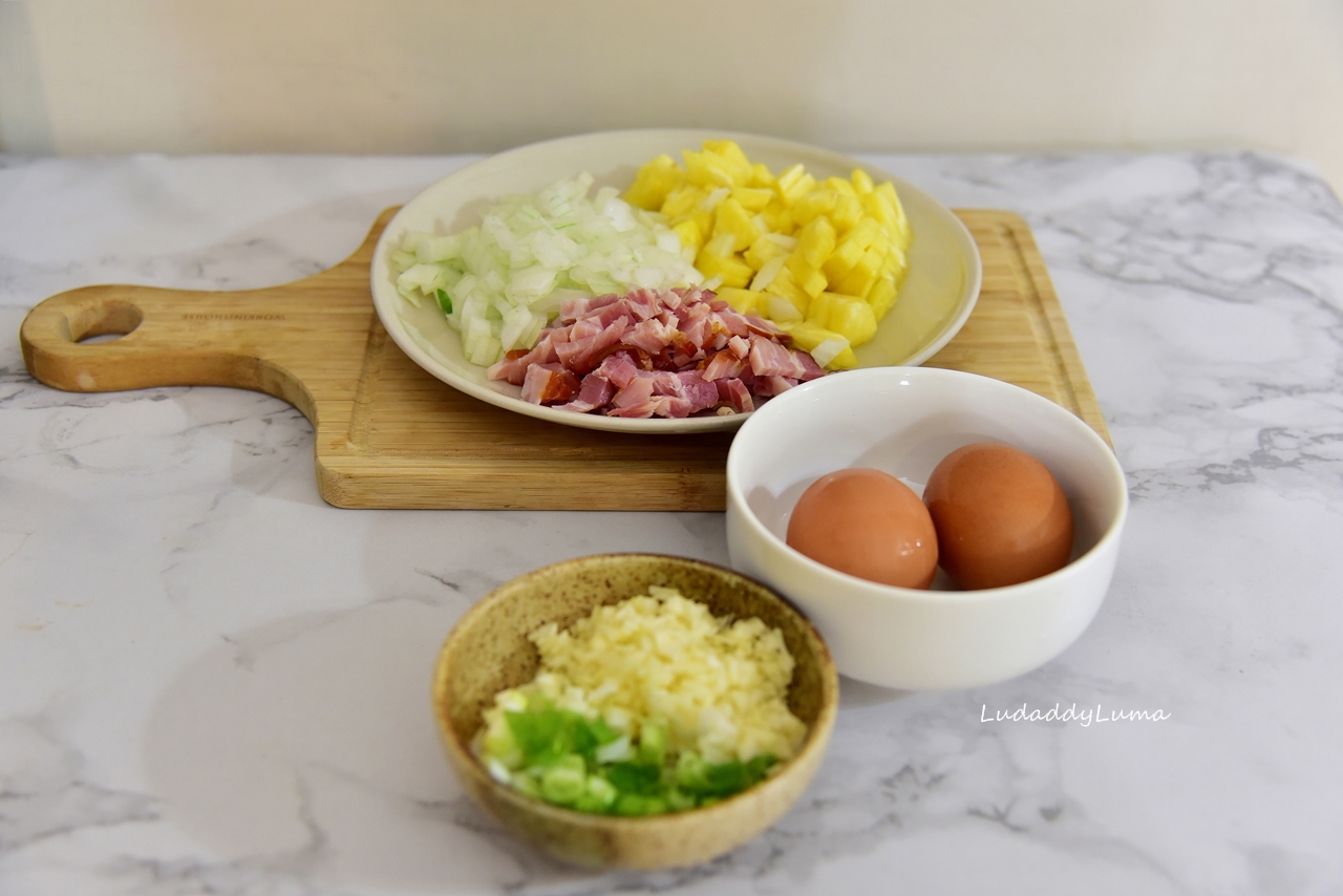 【食譜】酸甜多汁帶著南洋風的鳳梨炒飯