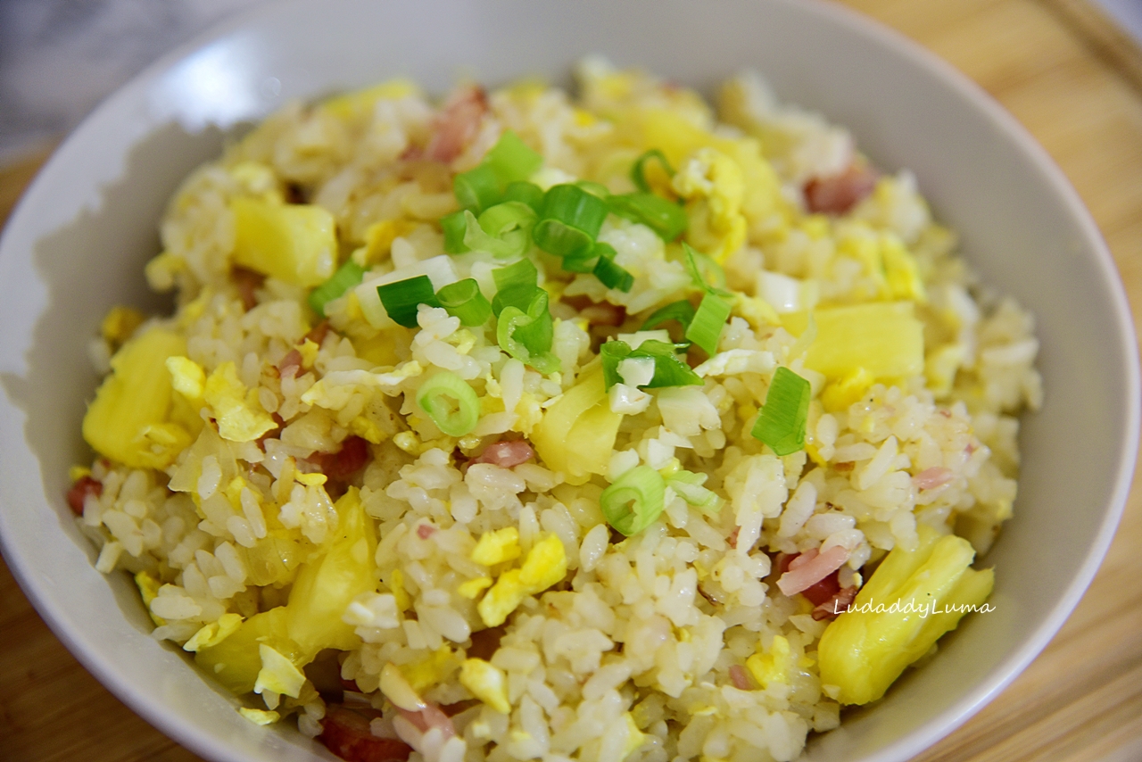 【食譜】酸甜多汁帶著南洋風的鳳梨炒飯