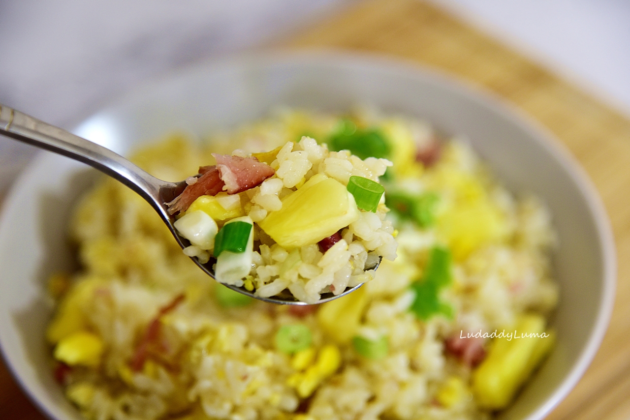 網站近期文章：鳳梨炒飯食譜｜加入酸甜多汁的鳳梨，帶著南洋風的炒飯做法