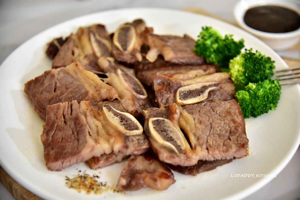 【食譜】Beef Hunter 肉品料理/香煎美國帶骨牛小排