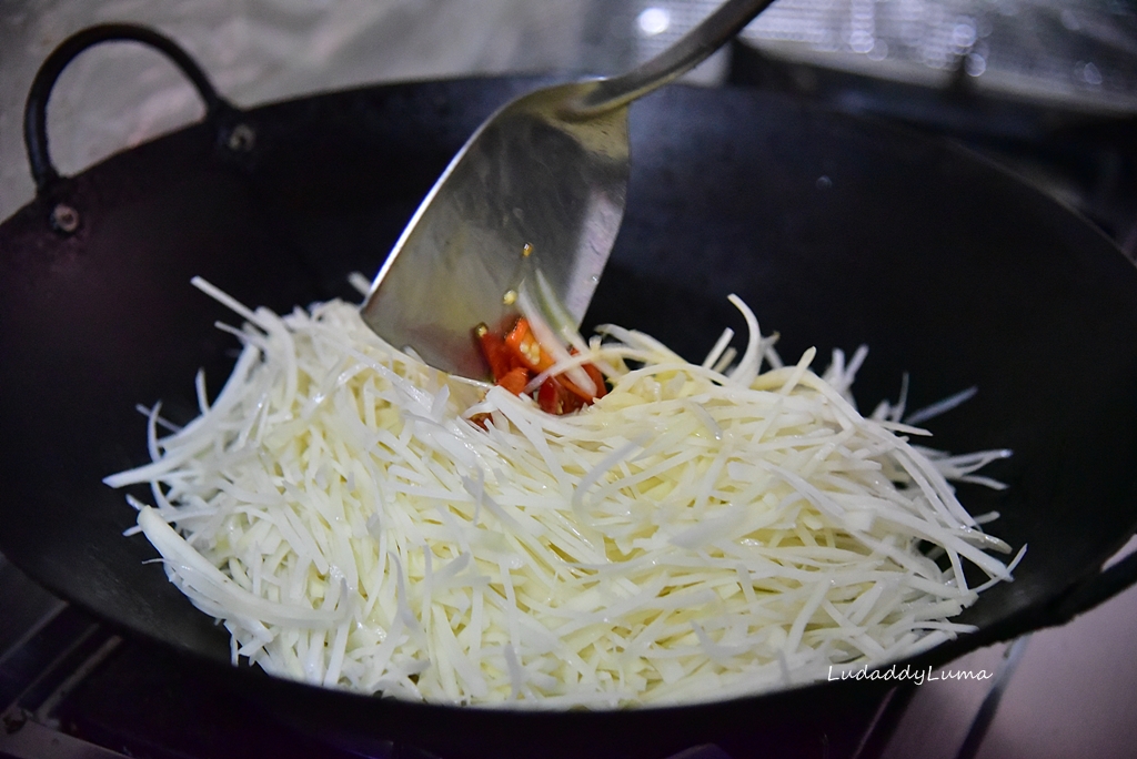 醋溜土豆絲食譜｜醋炒馬鈴薯絲，酸辣又開胃口感爽脆的蔬食料理