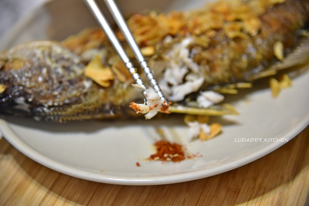 【食譜】露老爸的創意菜宴客級的蒜香八味魚