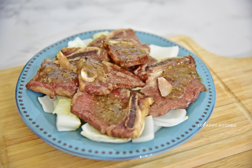 【氣炸鍋食譜】氣炸帶骨牛小排簡易料理味香肉嫩