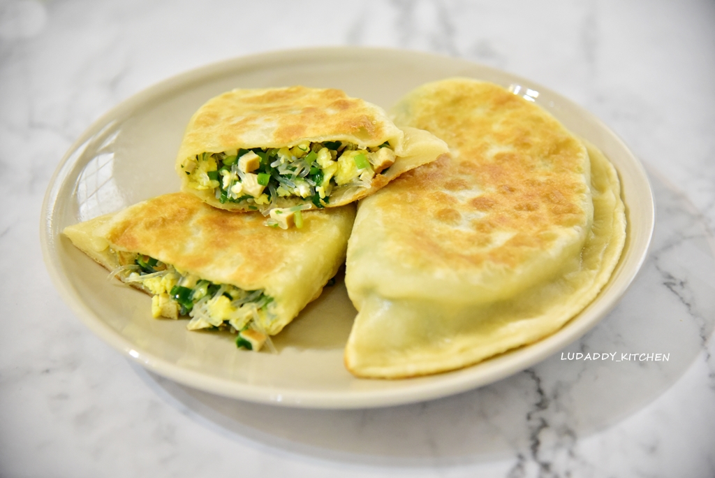 韭菜盒子食譜│做法簡單韭菜味麵食點心，各種做法煎、烤、烙、炸都美味 @露老爸&amp;露瑪