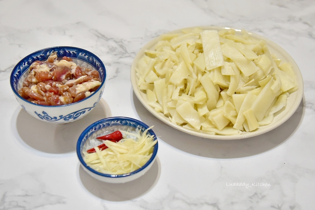 脆筍炒肉片食譜｜口感爽脆的筍片和鹹香肉片，古早味的筍料理