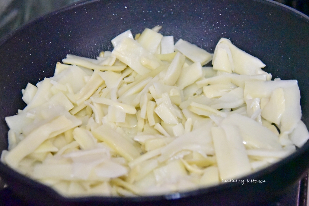 脆筍炒肉片食譜｜口感爽脆的筍片和鹹香肉片，古早味的筍料理