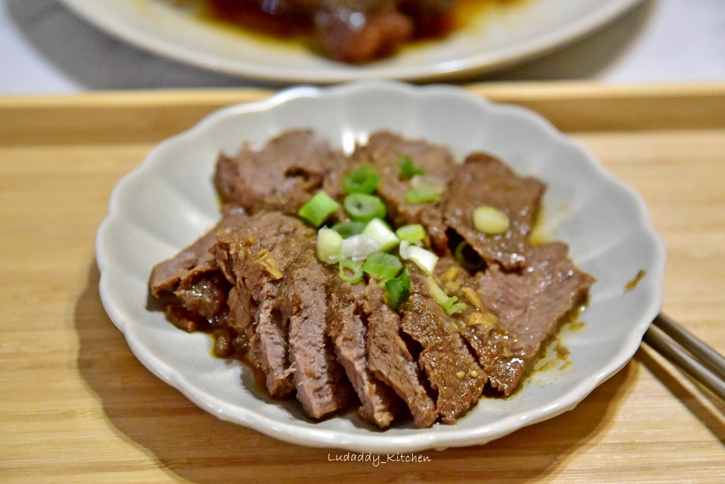 滷牛排食譜｜肉質細嫩鹹香入味，高蛋白低脂的醬滷牛肉