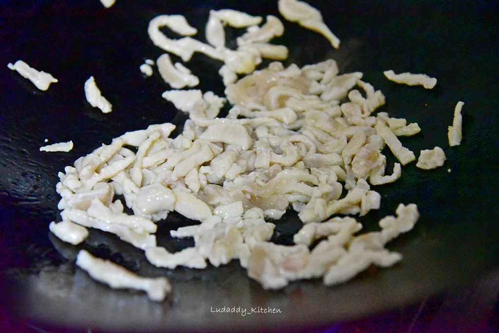 【食譜】銀芽肉絲‧肉質滑嫩豆芽爽脆的家常小炒