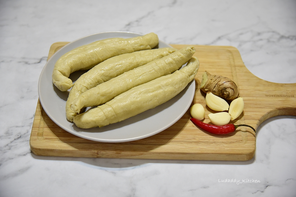 【食譜】手撕醬香炒麵腸，簡易的家常素食下飯菜