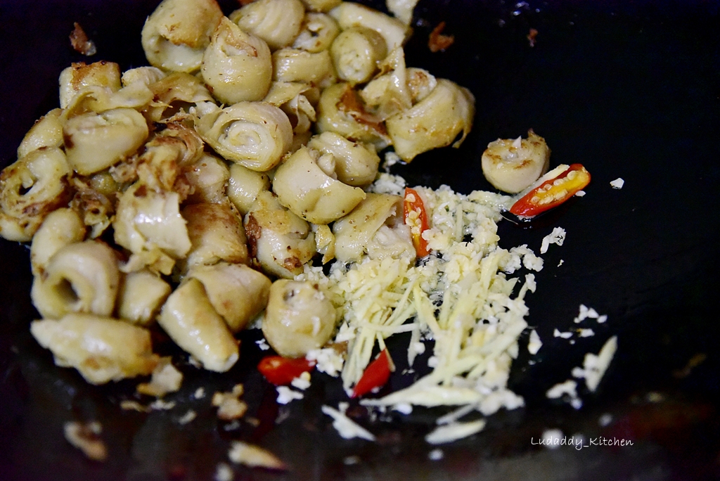 【食譜】手撕醬香炒麵腸，簡易的家常素食下飯菜