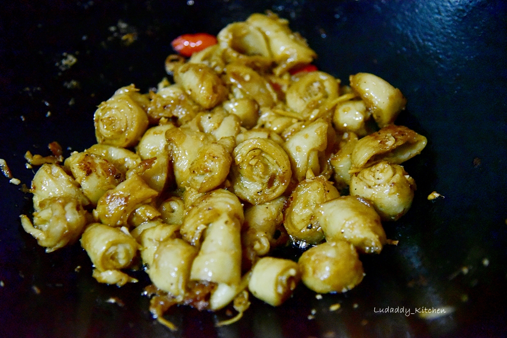 【食譜】手撕醬香炒麵腸，簡易的家常素食下飯菜