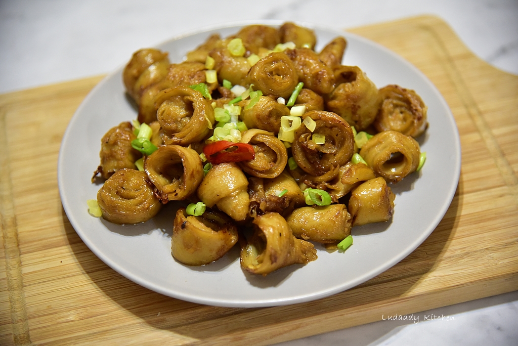 【食譜】手撕醬香炒麵腸，簡易的家常素食下飯菜