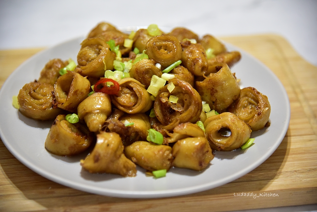 【食譜】手撕醬香炒麵腸，簡易的家常素食下飯菜