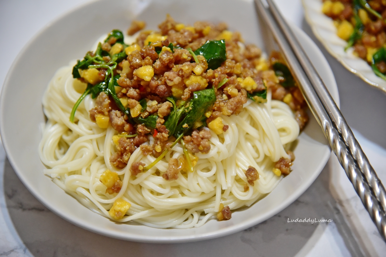 【食譜】家常泰式打拋豬│南洋風的下飯菜，拌飯拌麵都對味!