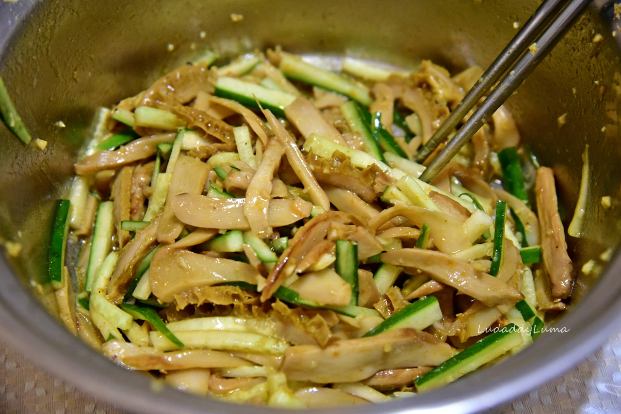 涼拌菜食譜│涼拌杏鮑菇牛肚，酸爽開味口感好，逢年過節的宴客料理