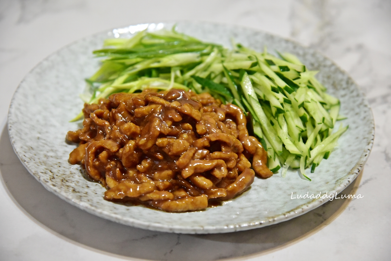 【食譜】京醬肉絲/醬濃肉香北方餐館的招牌菜色，搭配潤餅也好吃 @露老爸&amp;露瑪