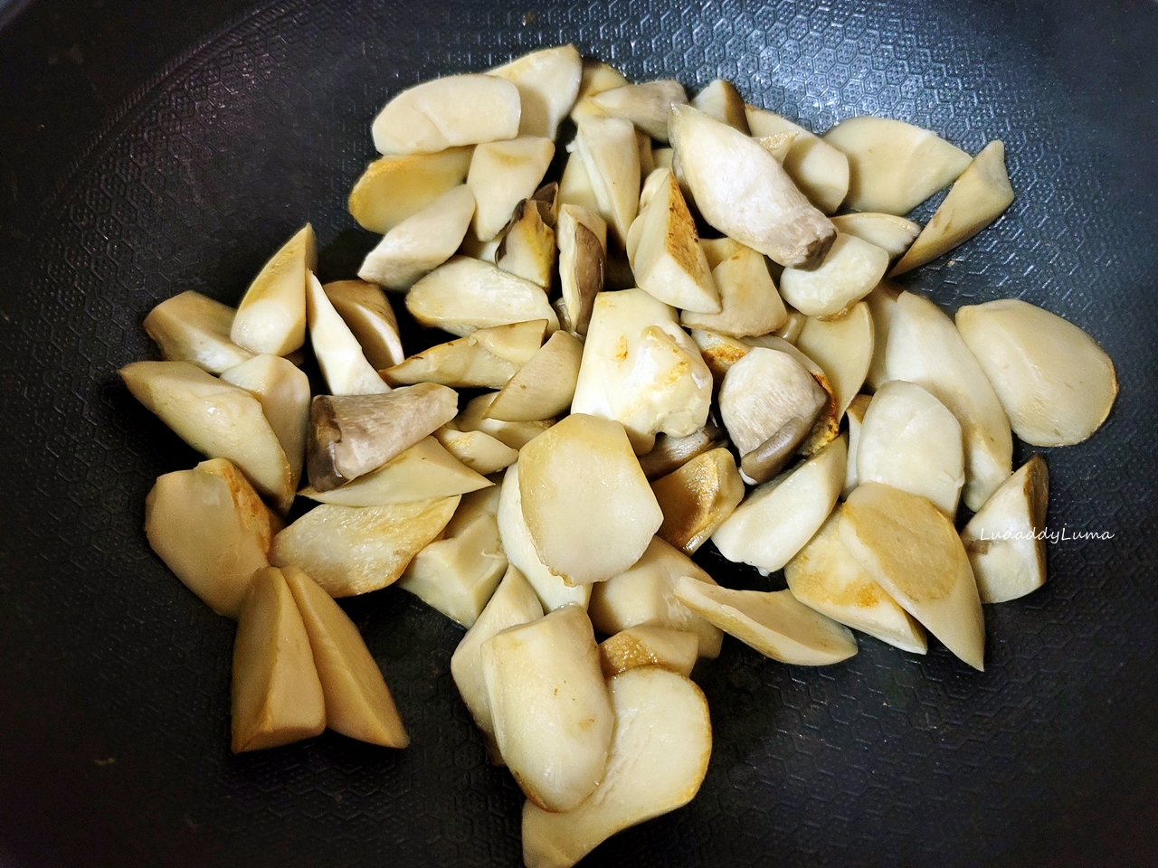 【食譜】醬燒杏鮑菇｜一訣竅讓杏鮑菇醬香入味且口感Q勁，開胃下飯