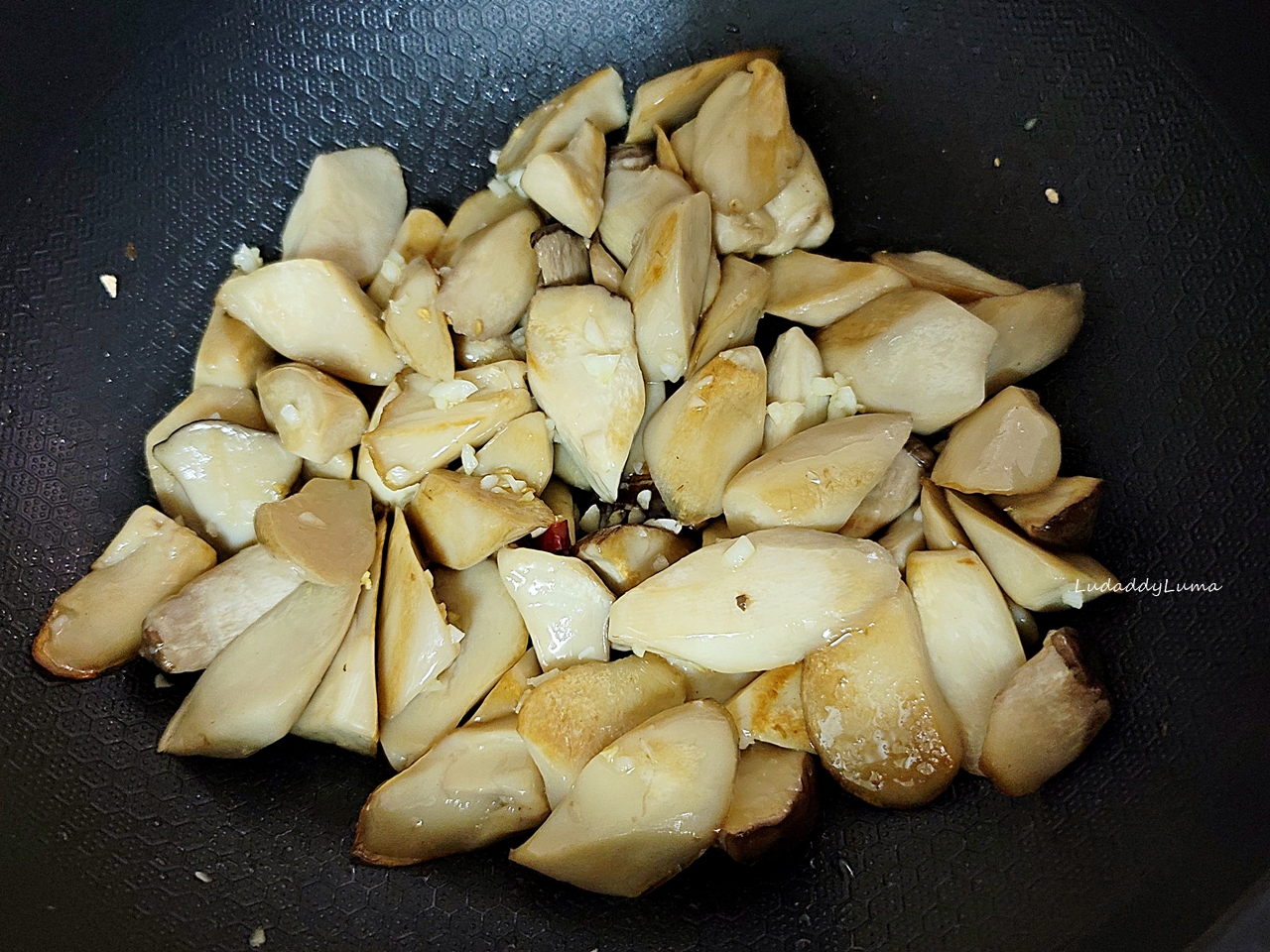 【食譜】醬燒杏鮑菇｜一訣竅讓杏鮑菇醬香入味且口感Q勁，開胃下飯