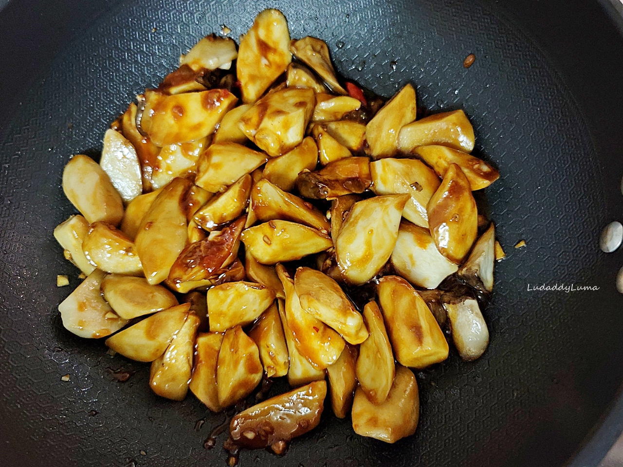 【食譜】醬燒杏鮑菇｜一訣竅讓杏鮑菇醬香入味且口感Q勁，開胃下飯