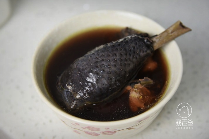 【養身食譜】電子鍋煲湯│黑枸杞黑豆養身雞湯