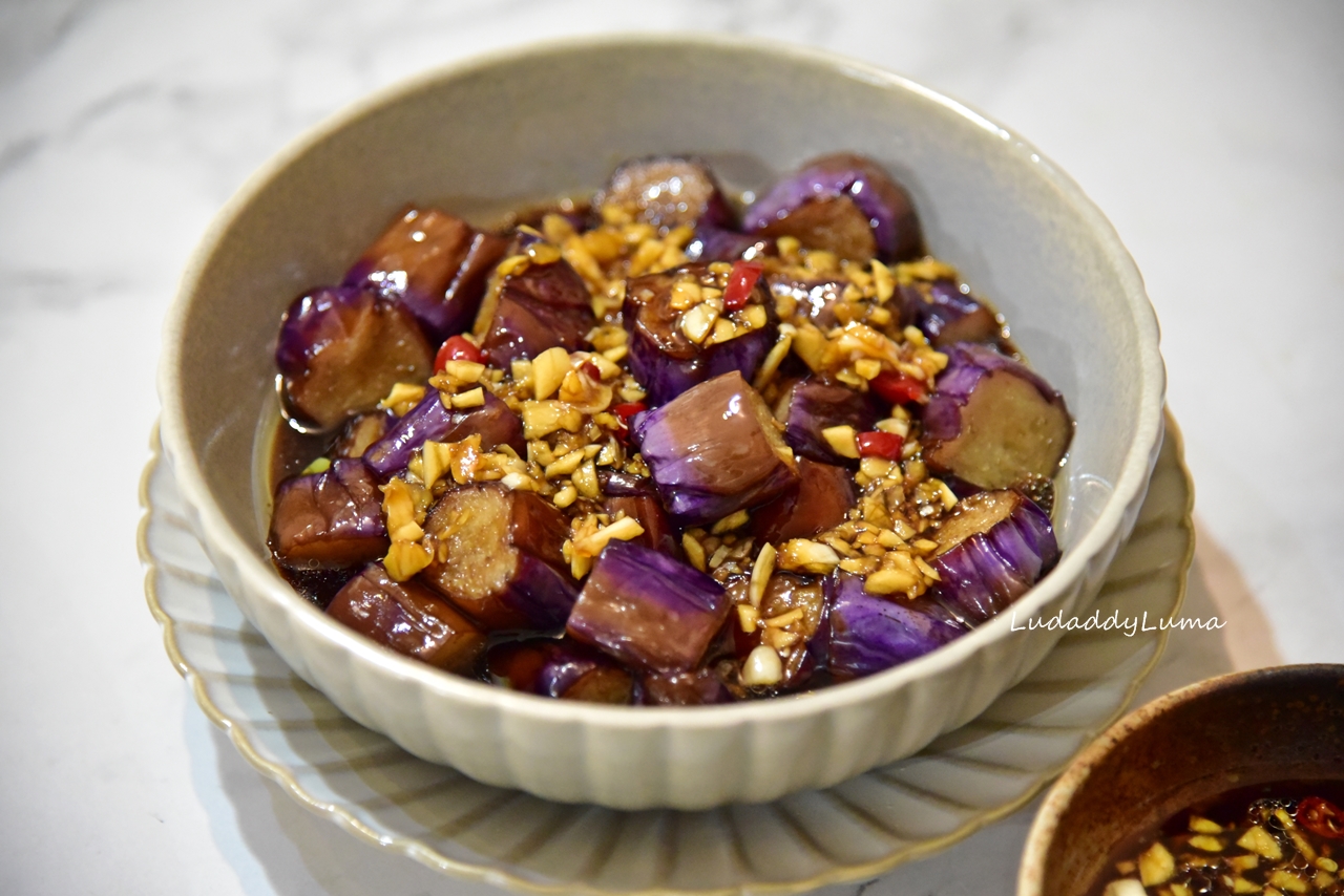 【食譜】蒜蓉茄子/餐廳油炸版皮亮肉嫩，色香味俱全簡易料理