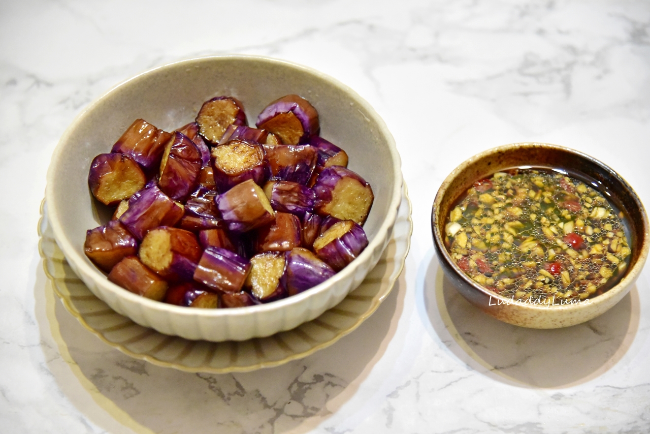 【食譜】蒜蓉茄子/餐廳油炸版皮亮肉嫩，色香味俱全簡易料理