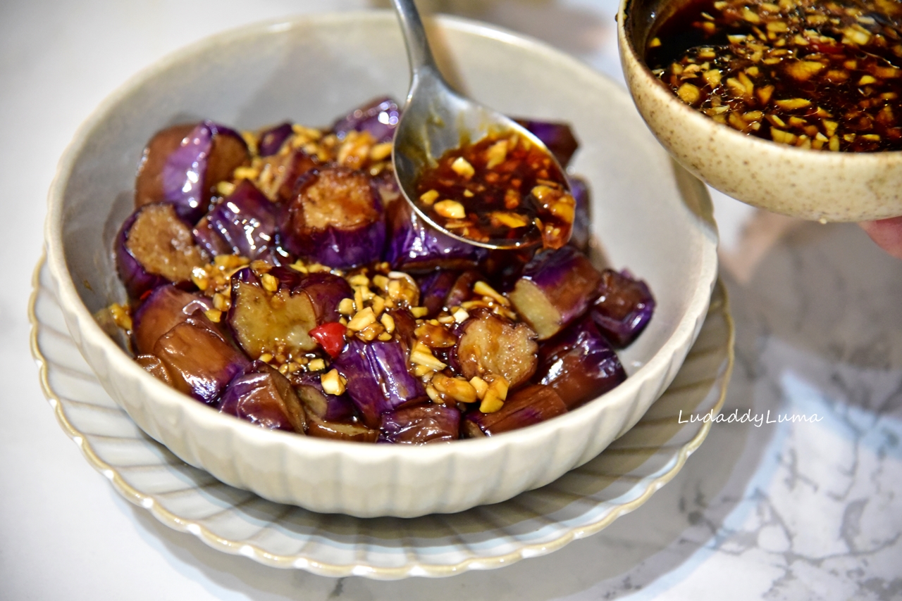 【食譜】蒜蓉茄子/餐廳油炸版皮亮肉嫩，色香味俱全簡易料理