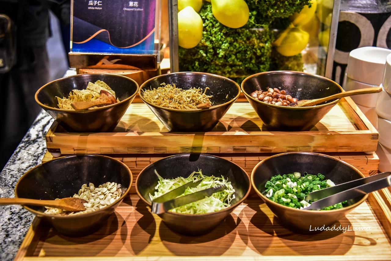 饗食天堂大直店｜下午茶食材多元豐富，牛排、烤鴨、生魚片、德國豬腳、多國料理一應具全