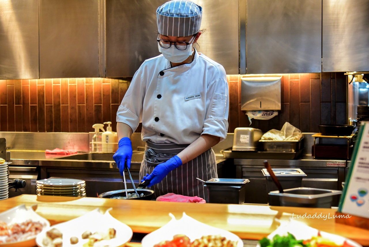 饗食天堂大直店｜下午茶食材多元豐富，牛排、烤鴨、生魚片、德國豬腳、多國料理一應具全