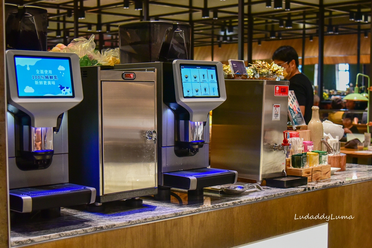 饗食天堂大直店｜下午茶食材多元豐富，牛排、烤鴨、生魚片、德國豬腳、多國料理一應具全