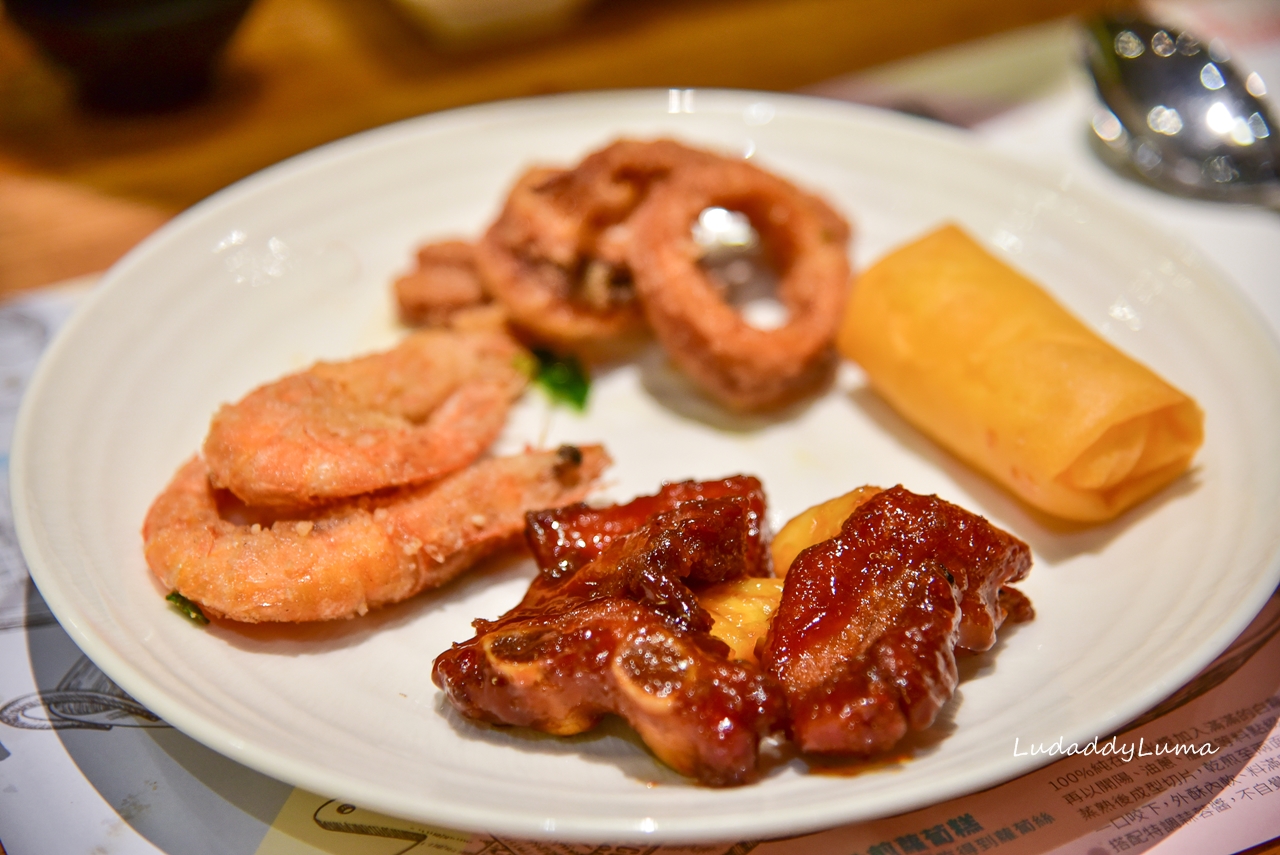 饗食天堂大直店｜下午茶食材多元豐富，牛排、烤鴨、生魚片、德國豬腳、多國料理一應具全