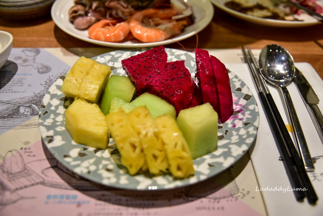 饗食天堂大直店｜下午茶食材多元豐富，牛排、烤鴨、生魚片、德國豬腳、多國料理一應具全