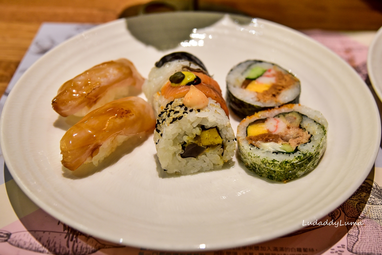 饗食天堂大直店｜下午茶食材多元豐富，牛排、烤鴨、生魚片、德國豬腳、多國料理一應具全