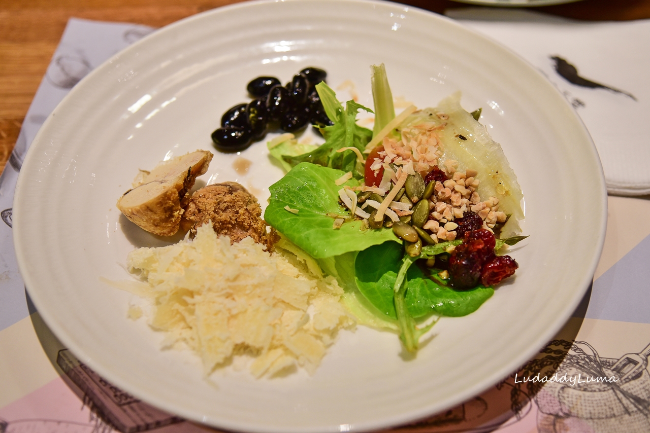 饗食天堂大直店｜下午茶食材多元豐富，牛排、烤鴨、生魚片、德國豬腳、多國料理一應具全