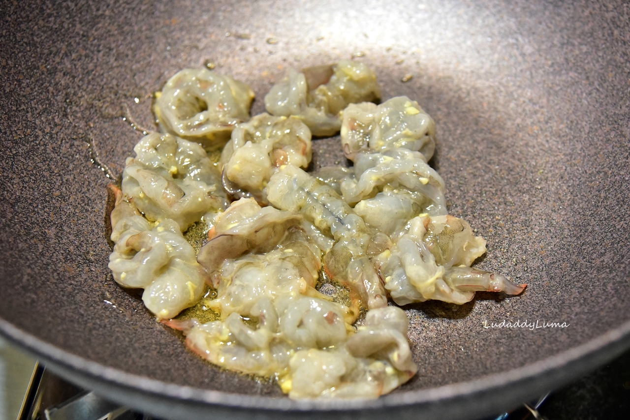 【食譜】蒜蓉椒鹽蝦球│蒜香四溢、鹹香彈牙的宴客菜