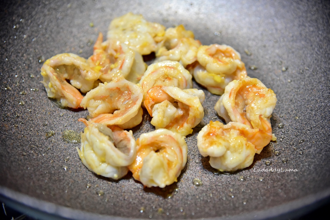 【食譜】蒜蓉椒鹽蝦球│蒜香四溢、鹹香彈牙的宴客菜