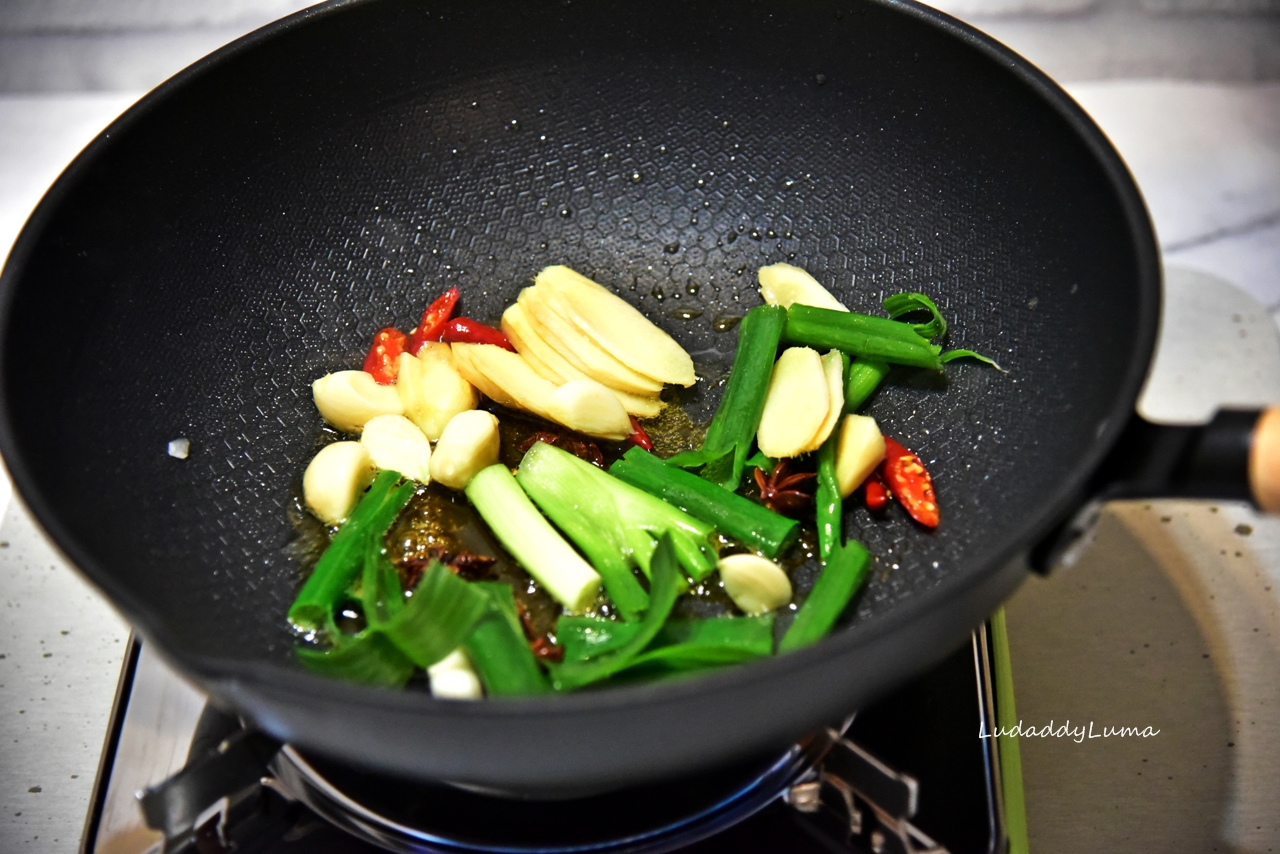 【食譜】紅燒五花肉豆干│紅燒肉加上飽滿多汁的豆干，經典不敗的餐桌美味