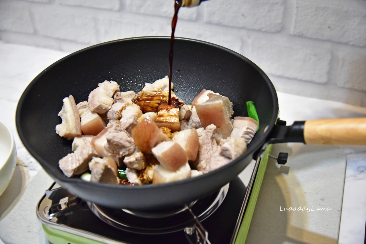 【食譜】紅燒五花肉豆干│紅燒肉加上飽滿多汁的豆干，經典不敗的餐桌美味