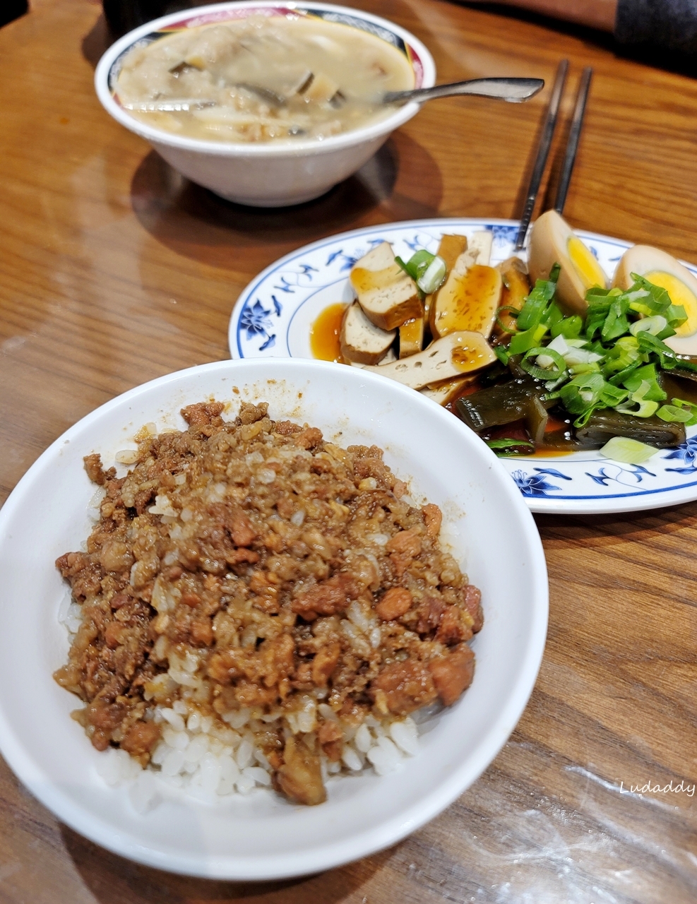 【台北美食】近寧夏夜市百年老店圓環三元號滷肉飯魚翅肉羹