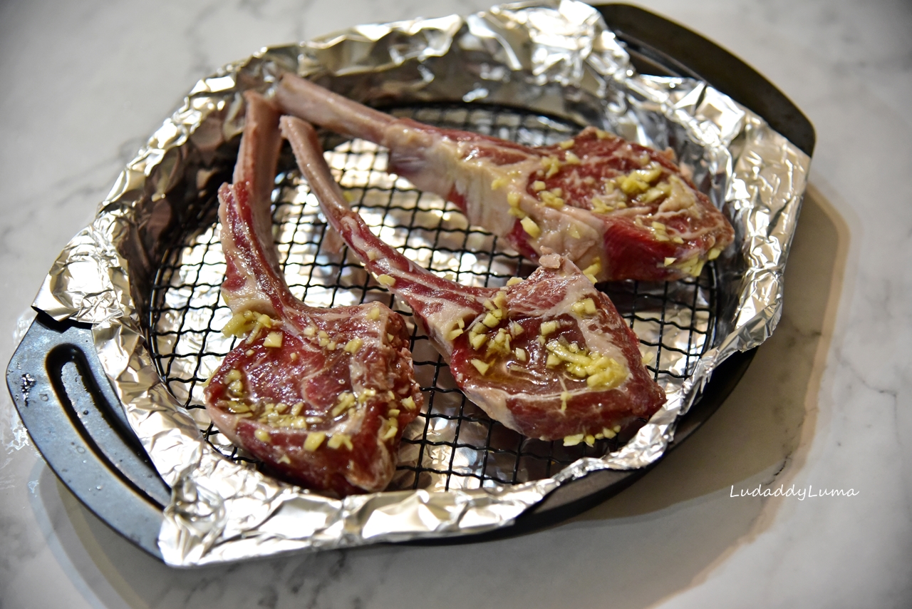 【食譜】橄欖油蒜味嫩烤羊小排│簡易的頂級宴客料理