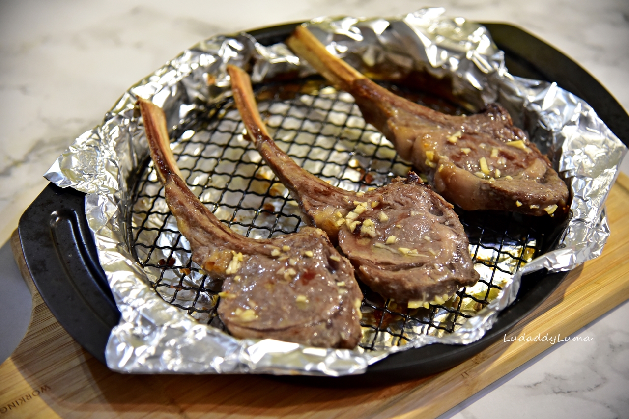 【食譜】橄欖油蒜味嫩烤羊小排│簡易的頂級宴客料理