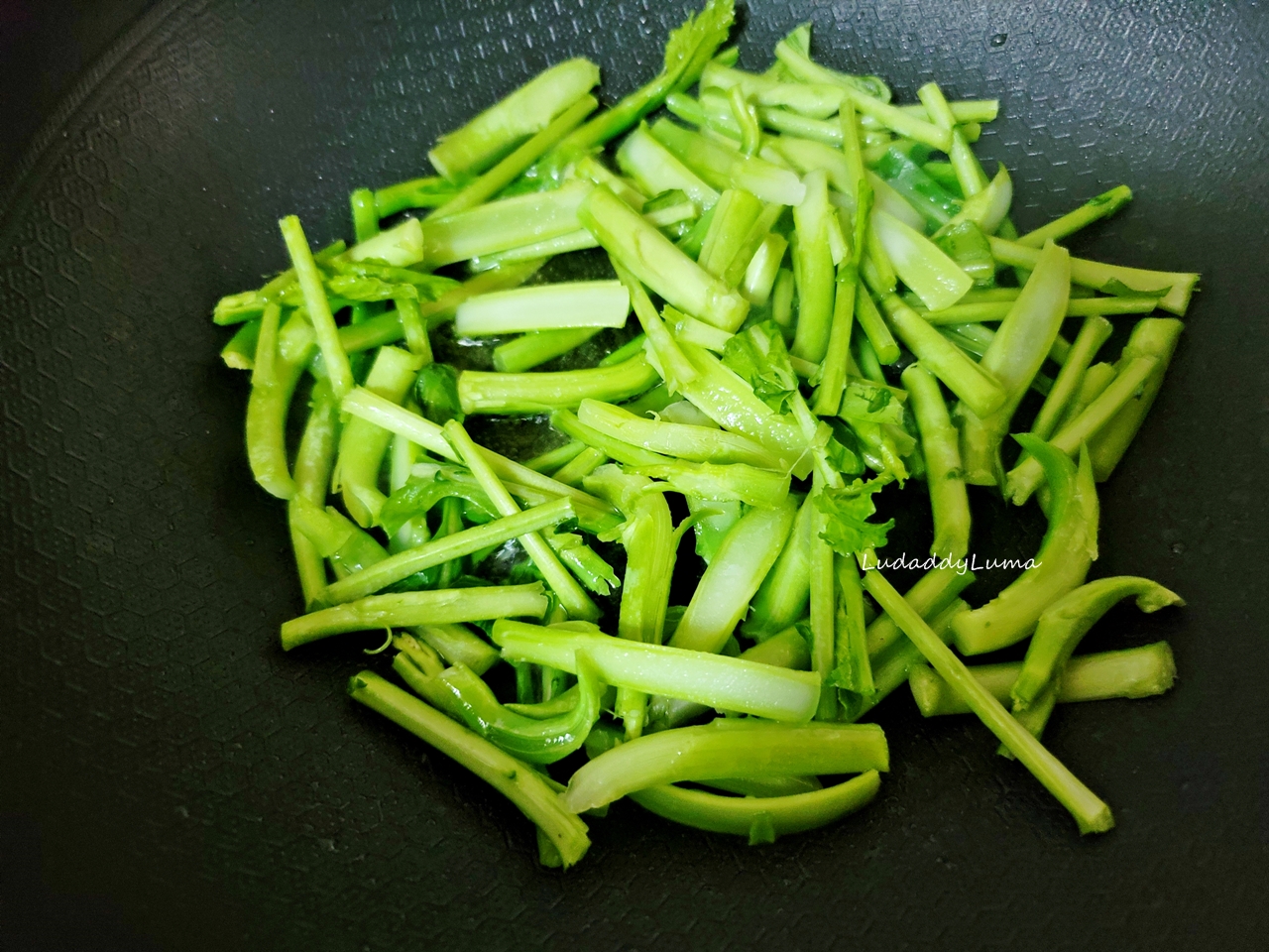 【食譜】芥藍牛肉│芥藍甘甜爽脆、牛肉滑嫩，色香味俱全