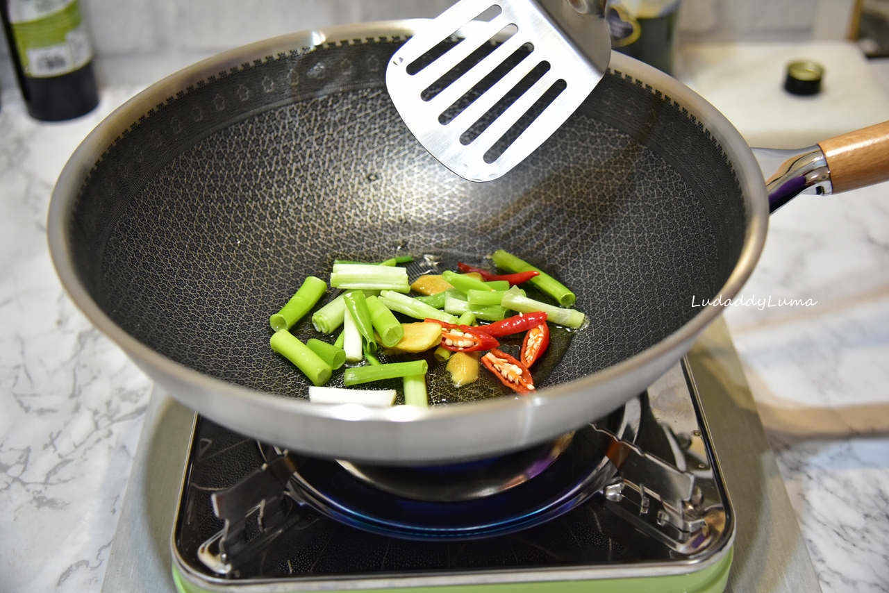 栗子燒雞食譜│鹹香有味栗子鬆軟清甜，雞肉細嫩宴客級的下飯菜